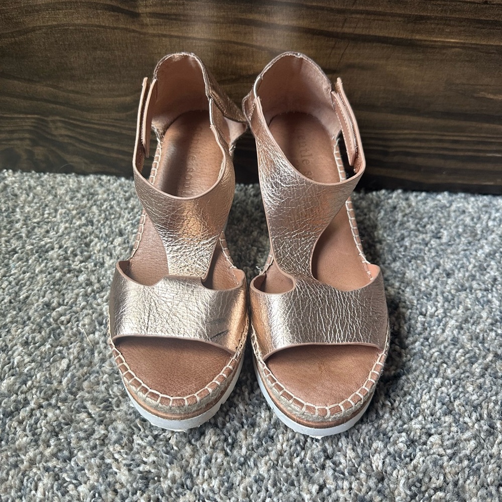 Gentle Souls Kenneth Kohl Sandals in Rose Gold